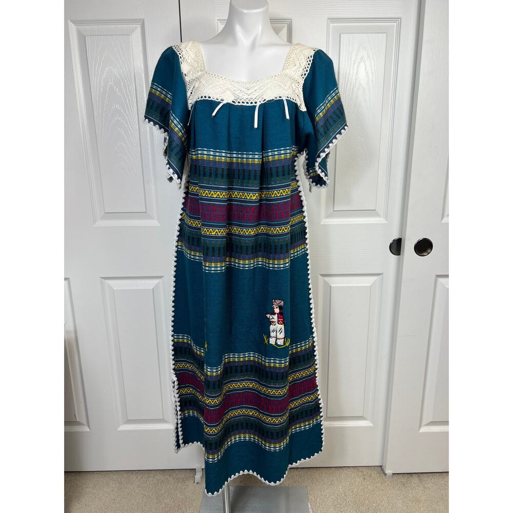 Mexican Women's Embroidered Dress Large Lightweight 100% Wool Handmade Midi